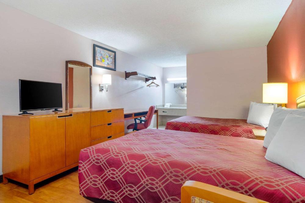 Double Room with Two Double Beds - Non-Smoking interior